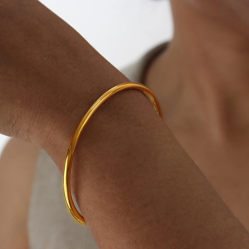 Gold Plated Round Bangle (Single piece) W6