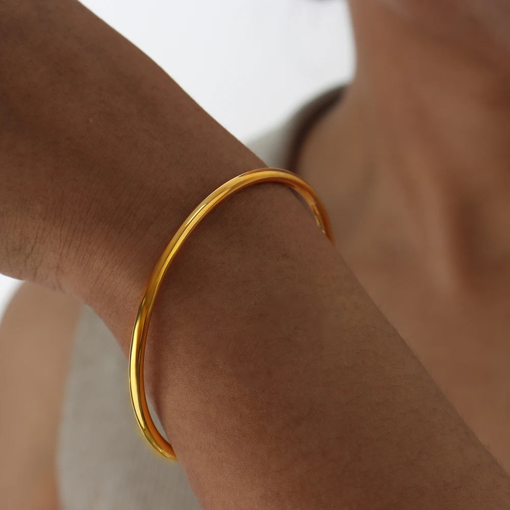 Gold Plated Round Bangle (Single piece) W6